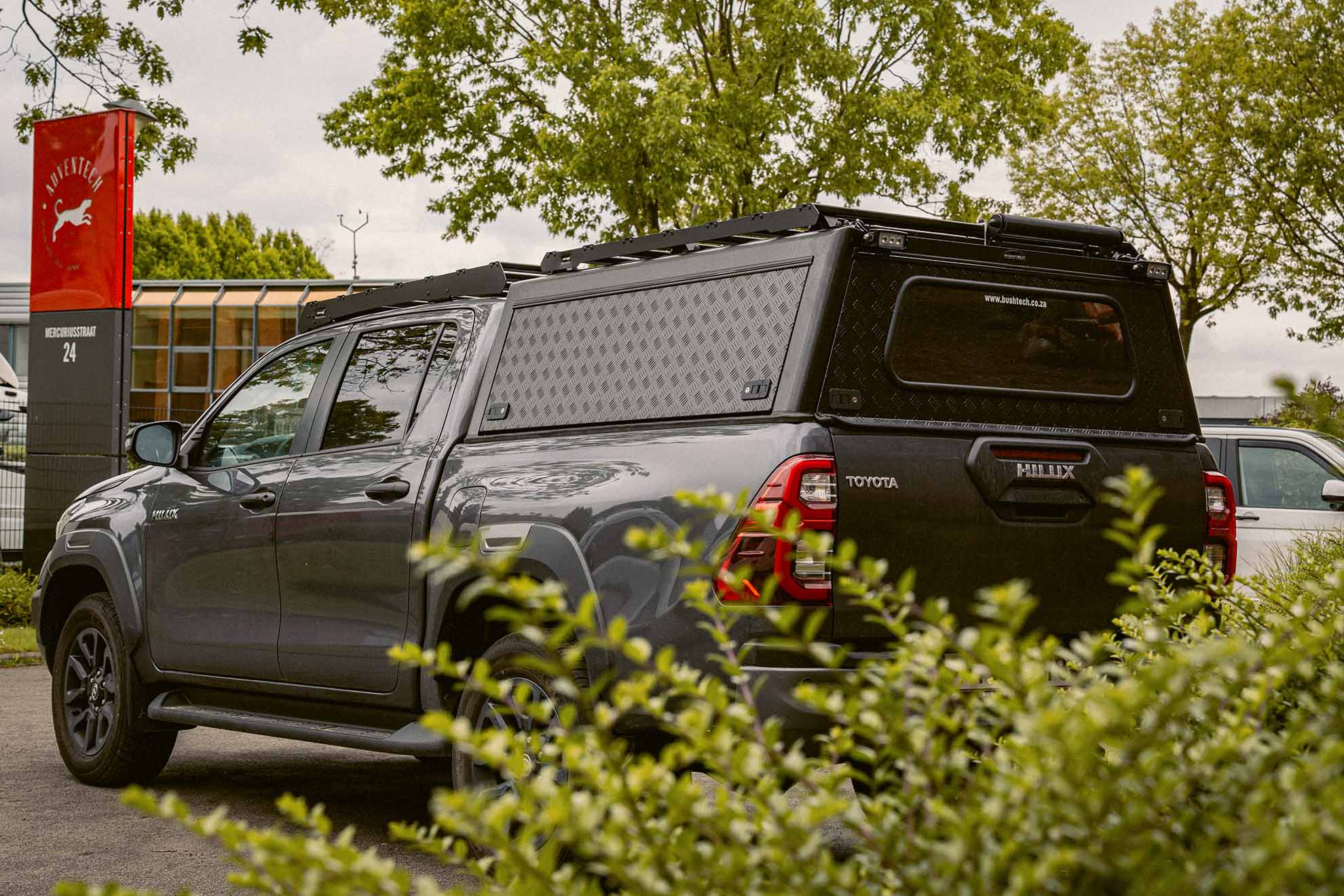 Hard-top Bushtech Canopy sur Toyota Hilux