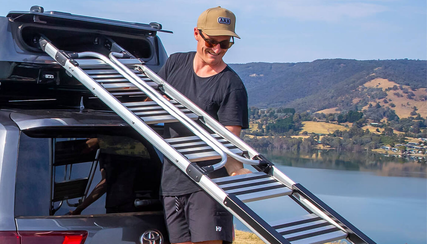 Échelle avec main courante et éclairage LED de l'ARB Altitude 360